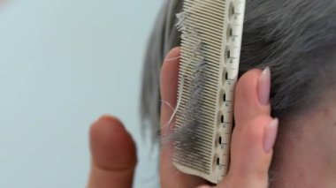 Yavaş hareket kaybetmek yukarıya shot saç kesimi ile makas