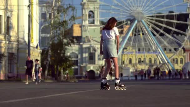 Two Teenagers Rollerblading in the Big Square of the Old City — Stock Video