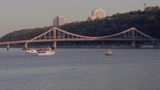 Bateaux de plaisance sur la rivière Broad — Video