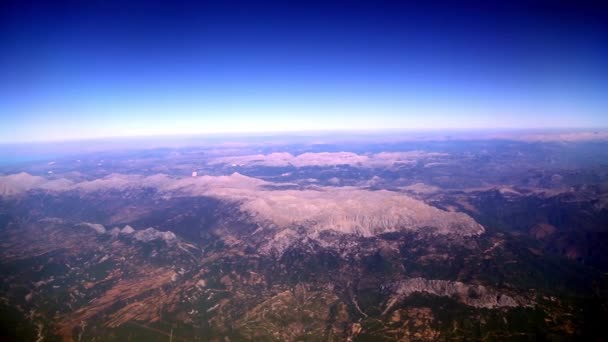 コックピットからトロス山脈の上空を飛行 — ストック動画