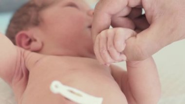 Anne Yenidoğanlar El Tutar