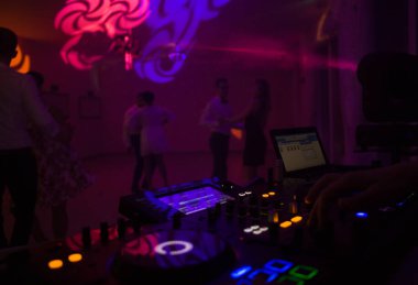 DJ parça karışımları.