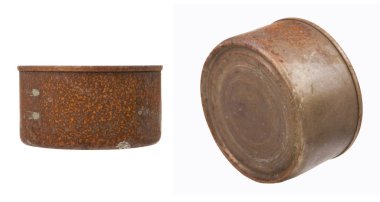 Paslı metal beyaz arka plan ile olabilir. Eski paslı teneke izole.