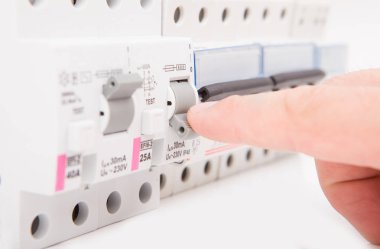Adam fusebox dönüm. Elektrik sigorta.
