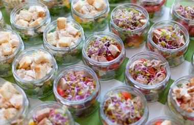 Salata Variationen cam. Cam kavanoz sebze salatası