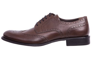 Beyaz izole arka planda şık erkek ayakkabıları.