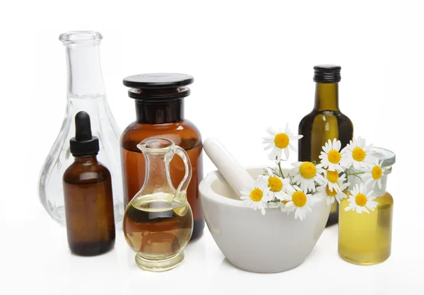 Sammansättning Medicinflaskor Örter Och Blommor Isolerade Vitt — Stockfoto