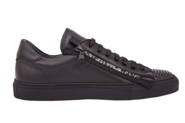 Erkeklerin siyah botları beyaza izole edilmiş. Erkek ayakkabısı..