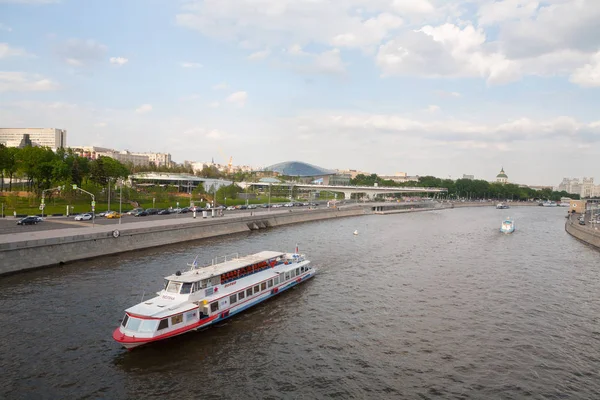 Μόσχα Ρωσία Μαΐου 2018 Ποταμός Πλοία Στις Όχθες Του Ποταμού — Φωτογραφία Αρχείου