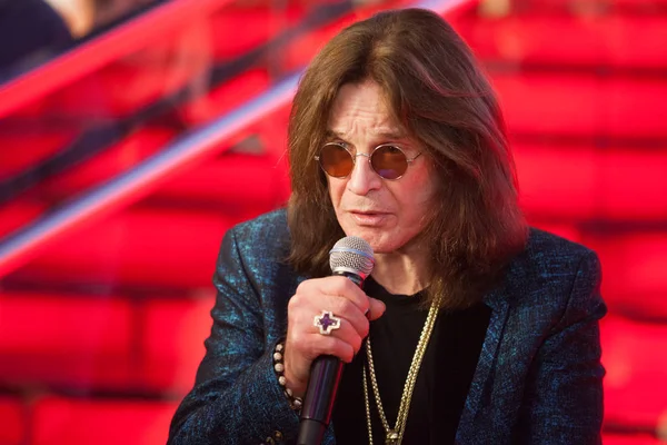 Moskova, Rusya - 17 Mayıs 2018: Ozzy Osbourne İngiliz müzisyen sırasında imza töreni Vegas Crocus City alışveriş merkezinde onun adı yıldız rock. Yıldız sokak of Glory Vegas Crocus City alışveriş merkezinde yüklenecektir.
