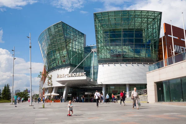 Moskou Rusland Juli 2018 Mensen Lopen Buurt Van Shopping Mall — Stockfoto