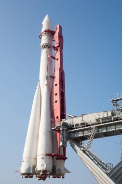 Moskova, Rusya - 17 Temmuz 2018: Vostok roketi VDKNh. VDKNh içinde kalıcı genel amaçlı Fuar ve eğlence parkı olduğunu.
