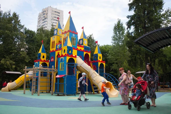 Moscow Russia July 2018 Adults Children Playground Lianozovo Park Park — Stock Photo, Image
