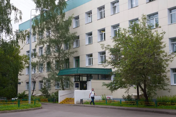 Moscú Rusia Julio 2018 Edificio Médico Policlínico Calle Korneychuka Esta — Foto de Stock