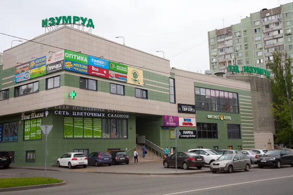 모스크바 러시아 2018 Izumrud 쇼핑몰 자동차 그리고 Prishvina 거리에 거리는 — 스톡 사진