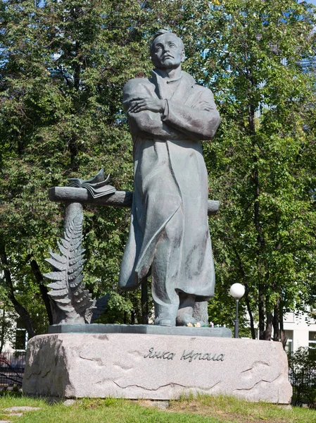 俄罗斯莫斯科 2018年7月30日 雅库库帕拉纪念碑在 Kutuzovsky 雅库库帕拉是白俄罗斯诗人和作家 — 图库照片