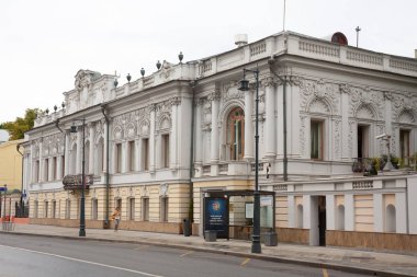 Moskova, Rusya - 7 Ağustos 2018: Prechistenka Caddesi Konshin malikanesi. Bu bina 1873 yılında inşa edilmiştir.