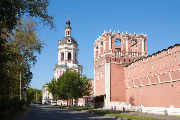 Moscow Rússia Agosto 2018 Torre Catedral Muro Mosteiro Donskoy Rua — Fotografia de Stock