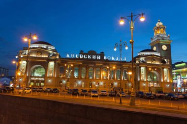 Moskova, Rusya - 29 Ağustos 2018: Kiyevsky demiryolu terminal binası Kiyevskaya demiryolu istasyon Meydanı'nda. Bu bina 1918 yılında inşa edilmiştir.