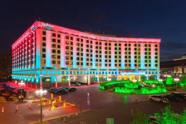 Moskova, Rusya - 29 Ağustos 2018: Radisson Blu Slavyanskaya Hotel Avrupa Meydanı'nda. Bu otel 1991 yılında açıldı.