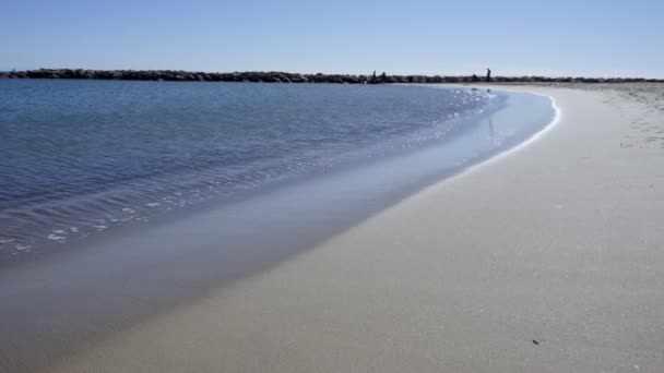 Plage Méditerranéenne Calme Tranquille Avec Sable Doré Sur Costa Daurada — Video