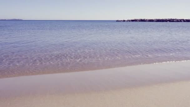 Plage Méditerranéenne Calme Tranquille Avec Sable Doré Sur Costa Daurada — Video