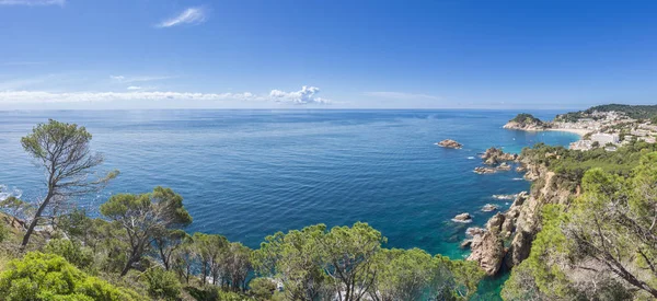 Aldeia de Tossa de Mar e panorama do Castelo — Fotografia de Stock