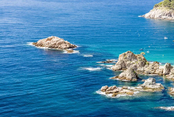 Côte rocheuse à la Costa Brava espagnole dans la région de Catalogne près de Barcelone — Photo