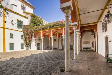 Casa de Pilatos Palace, tipik Endülüs mudejar avlu Sevilla, İspanya.