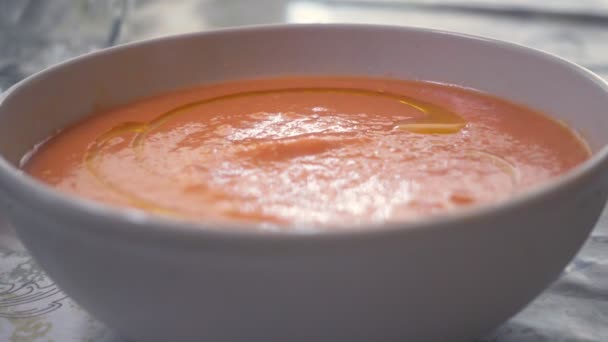 Φρέσκα Και Νόστιμα Bowl Του Salmorejo Τυπικό Καλοκαιρινό Γεύμα Πουρέ — Αρχείο Βίντεο