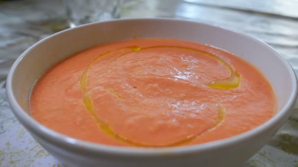 Fresco Sabroso Tazón Salmorejo Comida Típica Verano Puré Tomate Pan — Vídeos de Stock
