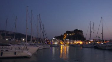 Eğlence günbatımı zaman ve kasaba Denia, Alicante, Akdeniz sahilinde yer alan Turizm marina. Denia kale ile onun daha fazla arka plan üzerinde daha iki bin yıllık tarihi.