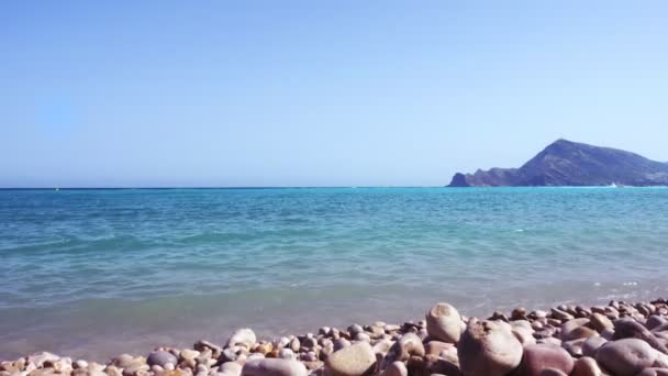 Mar Mediterráneo Rompiendo Una Playa Rocosa Playa Escollera Ciudad Altea — Vídeos de Stock
