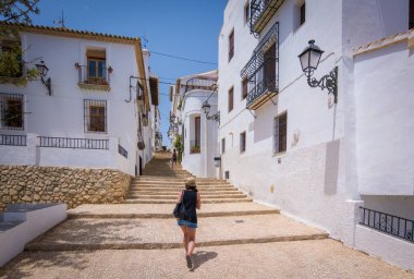 Altea, İspanya coblestoned merdiven yukarı gidiş Turizm