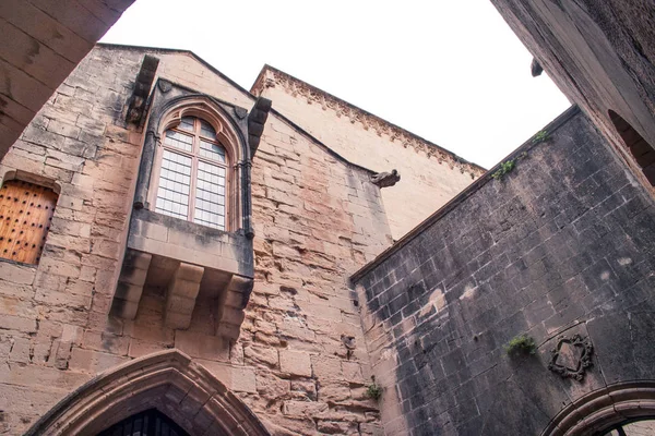 Detalle de un claustro románico en el Monasterio de Santa Maria de Poblet , —  Fotos de Stock