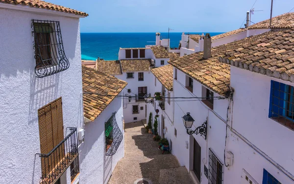 Altea, 알리 칸 테, 스페인의 흰색 마을에 아름 다운 좁은 거리 — 스톡 사진