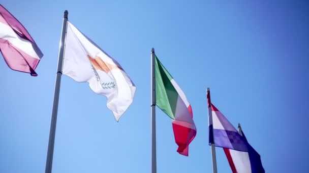 Flagi narodowe, Cypru, Włoch i Chorwacji — Wideo stockowe
