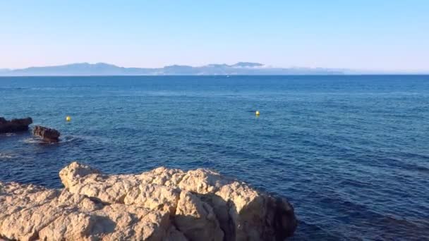 Vista de la bahía de Roses y el Cap de Creus en Girona, Cataluña — Vídeos de Stock