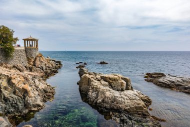 Parapet yürüyüş ya da cami de ronda Akdeniz'de Costa Brava, S Agaro, Katalonya, İspanya tarafından.
