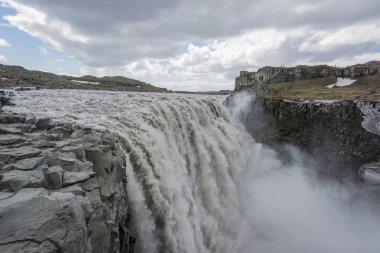 İzlanda'daki detifoss şelale