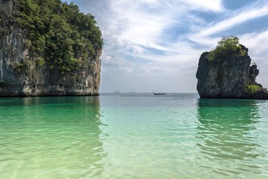 Phiphi Island, turistik kumsalda Andaman Denizi Tayland paraise