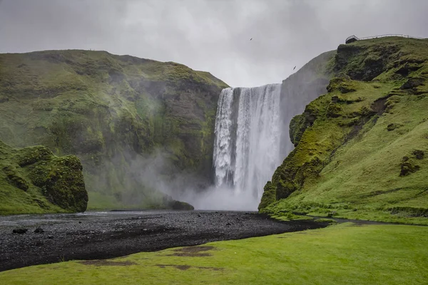 Wodospad skogafoss słynnego w Islandii. — Zdjęcie stockowe