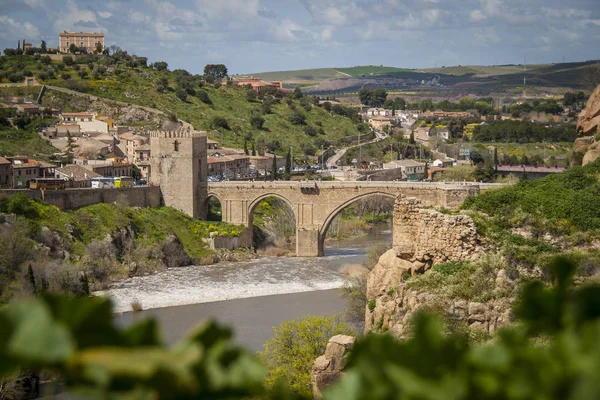 San Martin brug over de Taag in Toledo, Spanje — Stockfoto