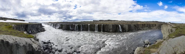 Panoramatický pohled na vodopádu selfoss na Islandu — Stock fotografie