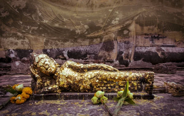 Liggande buddha staty i ayutthaya, thailand — Stockfoto