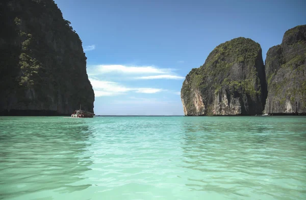 Maya bay w wyspy phi phi. Tajlandia — Zdjęcie stockowe