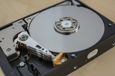 bilgisayar sabit disk sürücüsü