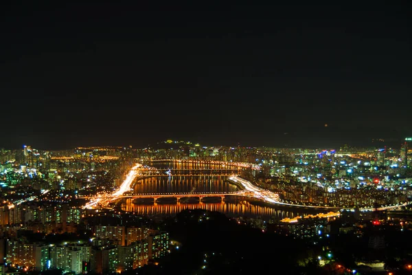 Vista notturna del fiume Han. Seoul — Foto Stock
