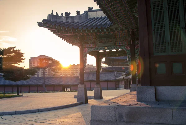 Ora del tramonto nel palazzo Changdeokgung — Foto Stock