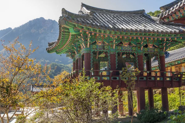 Az épület templom Seoraksan Nemzeti Park, Dél-korea — Stock Fotó